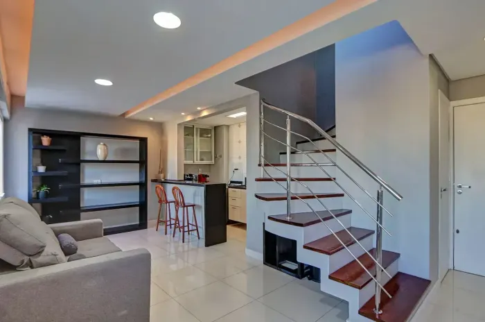 Rocca Imobiliária vende ou aluga cobertura com 1 quarto em 150m² no Centro Histórico em Po