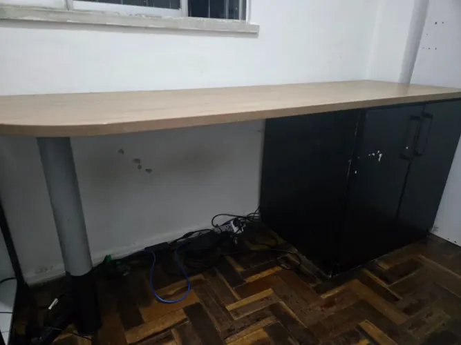 Mesa de escritório de madeira 