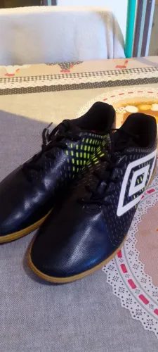 Chuteira futsal umbro