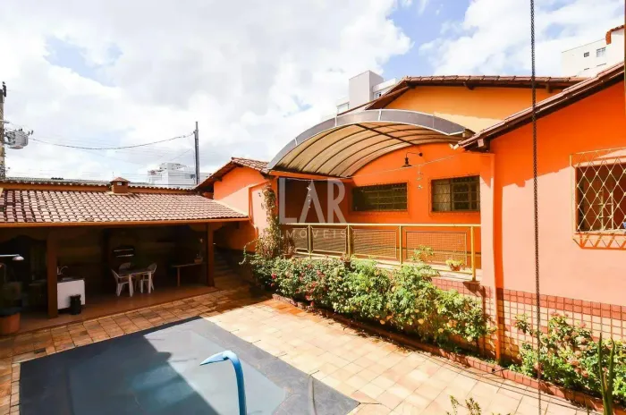 Casa à venda, 5 quartos, 1 suíte, 5 vagas, Sagrada Família - Belo Horizonte/MG