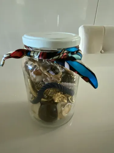 Pote de joias misteriosos