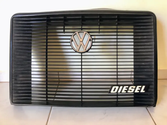 Grade dianteira de radiador original da Volkswagen Kombi Diesel (1981-1986)