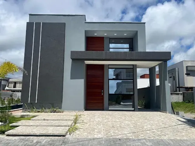 Casa Nova de 125m2 com 3 Quartos e Piscina Privativa, em Condomínio Fechado