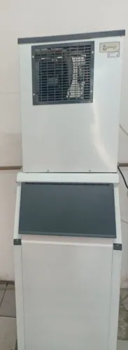 Maquina de Gelo Everest ECG 75kg com Depósito Para 70kg
