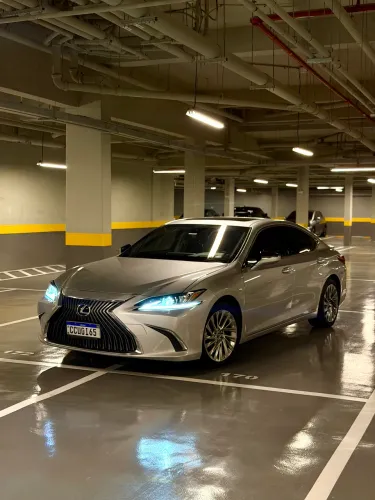 Lexus ES-300H ES300h 2.5 16V Aut. (hybrid) 2019