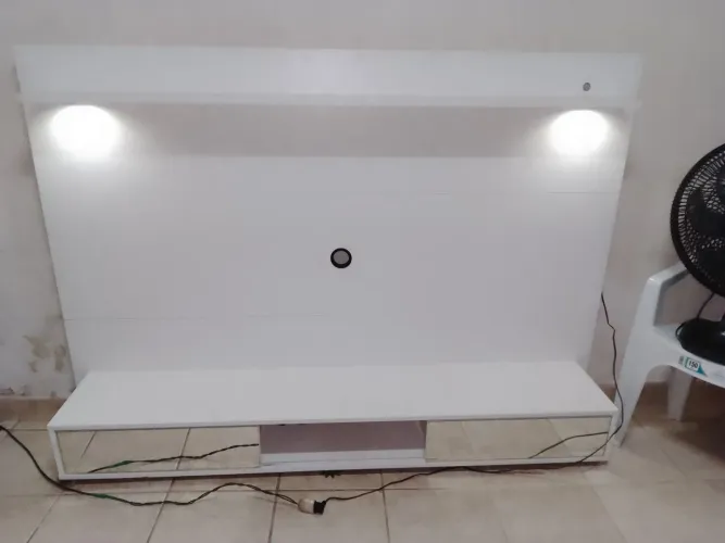 Painel de TV branco em MDF Valor: R$ 400,00 (negociável para retirada rápida)