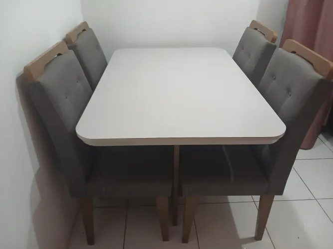 Mesa 4 cadeiras