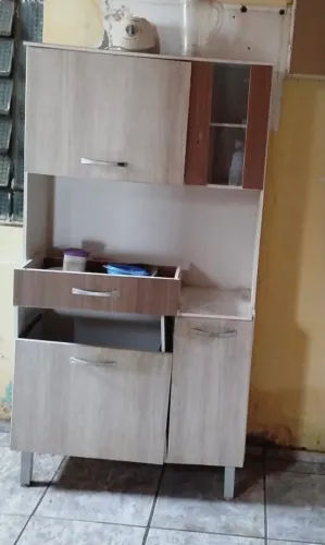 Armário pequeno de cozinha