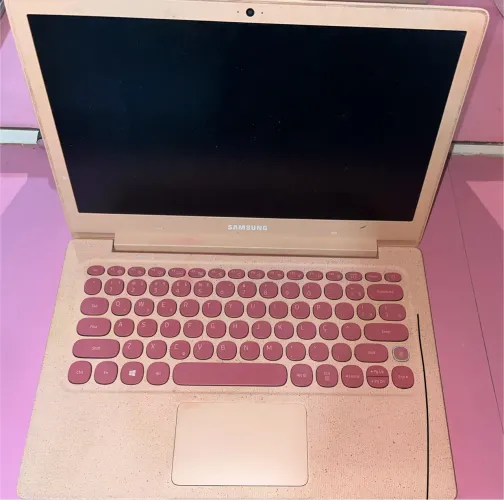Notebook Samsung Flash F30 rosa com carregador 