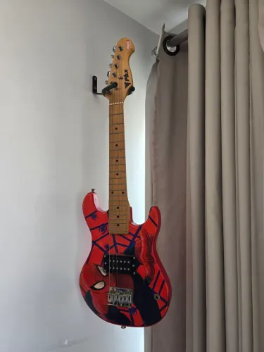 Guitarra infantil Homem Aranha