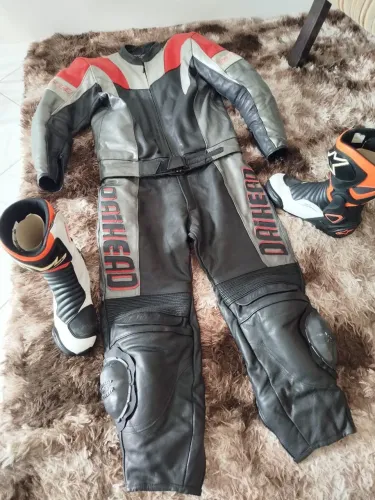 Macacão motociclístico masculino marca Daihead em couro legítimo Tam M