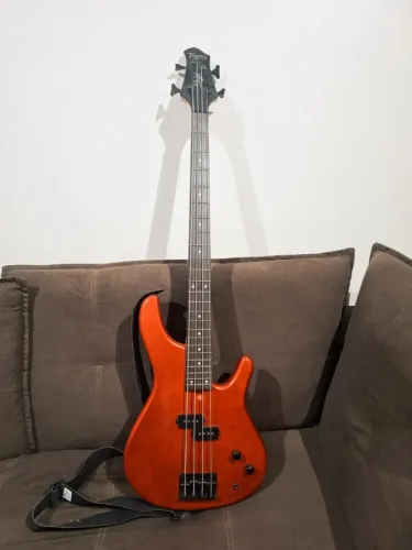 Baixo 4 cordas passivo Tagima Xb21 vermelho escuro