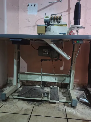 Vendo ou troco Máquina overloque ponto cadeia por Interlock ponto corrente com volta minha