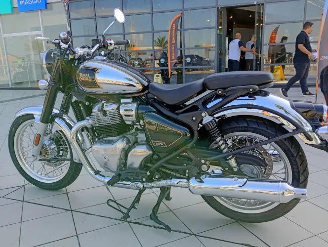 Classic 650CC. Black Chrome. Edson. *