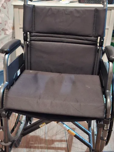 Cadeira de Rodas Manual D400 Dellamed Dobrável Aço Carbono Preta 120kg