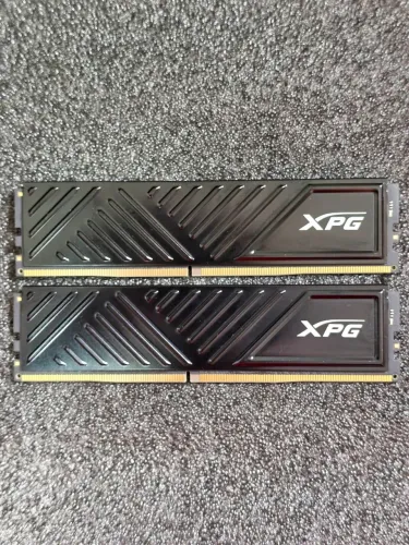 Memória RAM Kit 32GB (2x16GB) XPG Gammix D10 DDR4 3200MHz CL16 - Estado de Novo