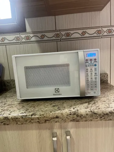 MICROONDAS ELECTROLUX (MEDIO) (BARBADA!!!!)