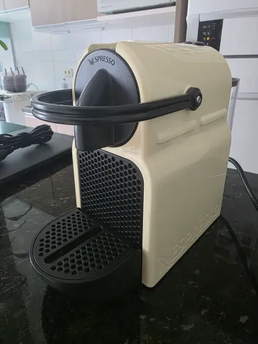 Vendo Cafeteira Nespresso Inissia D4
