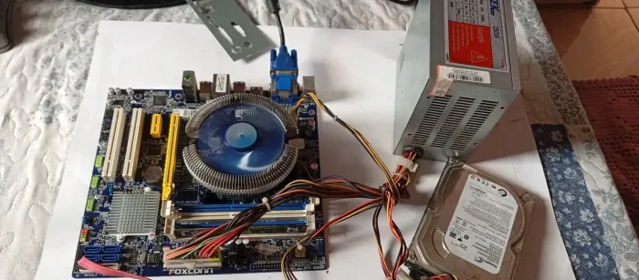 Kit placa mãe i3 memória 8gb fonte HD defeito liga não dá imagem