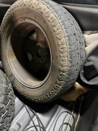 Pneus com rodas completa 
