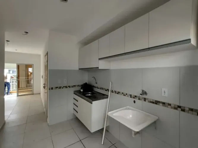 VENDO LINDO APT DE 2/4 COM SACADA E QUINTAL, RES. RIO DE JANEIRO