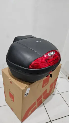 Baú Givi 45 litros com encosto