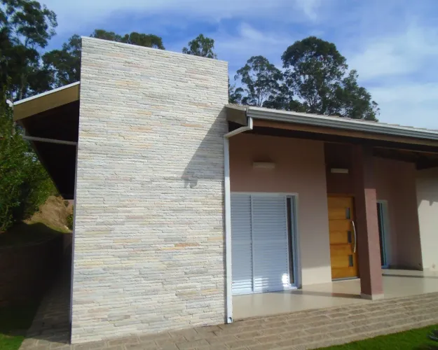 Casa condomínio em Itupeva-SP: 3 suítes, hidro, sala estar e jantar, cozinha planejada, 3 