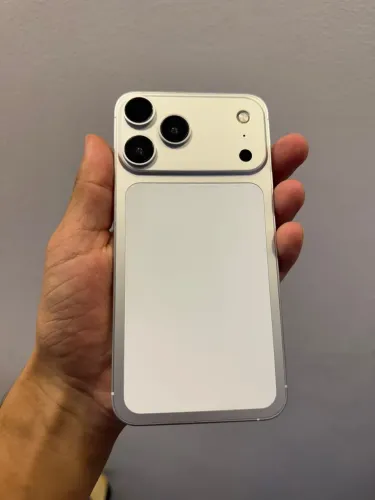 iPhone XSmax na carcaça do 17 pro Max