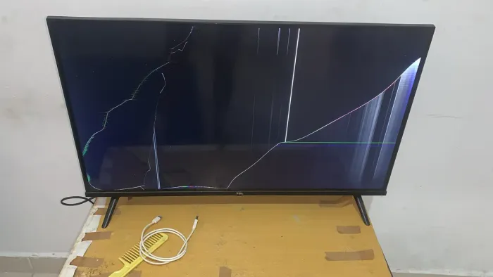 Televisão smart TCL 32 pra retirar peças
