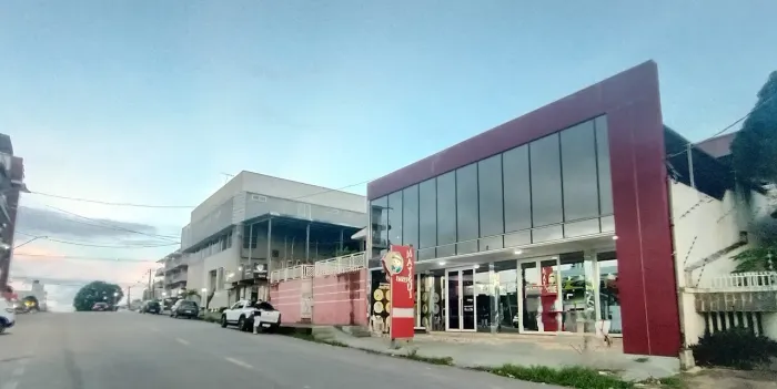 ALUGA-SE PONTO COMERCIAL EM EXCELENTE LOCALIZAÇÃO.
