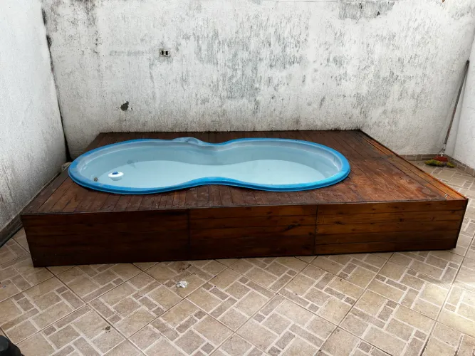 Piscina no estado infantil 1.000 litros com deck 