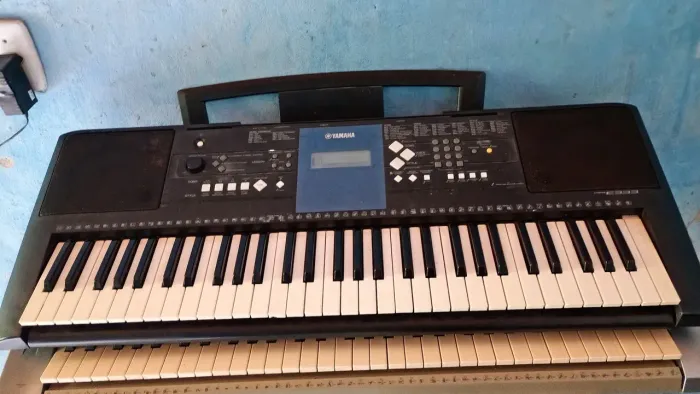 Teclado Yamaha psr333 bom estado!serve como controlador entrada usb