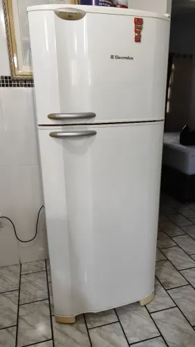 Vendo Geladeira usada. Ótimo estado de conservação.