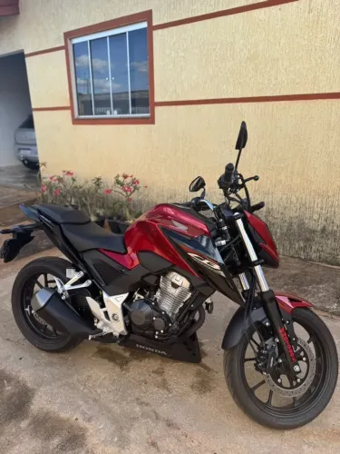 CB 300 zera único dono . Muito nova