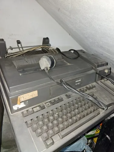 Máq. escrever Olivetti TE-520