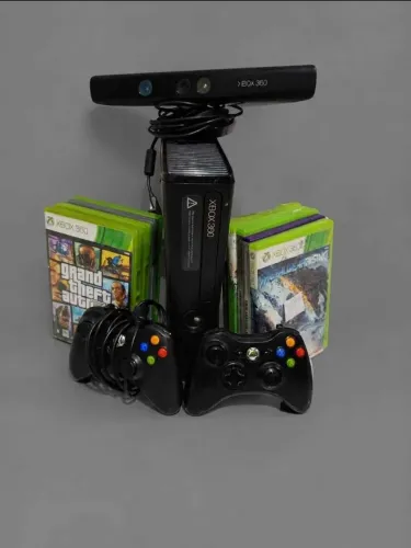Xbox 360 - com jogos e 2 controles inclusos