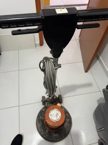 Enceradeira industrial