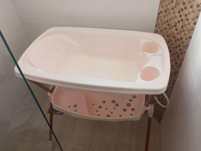 Vendo linda banheira Galzerano rose com suporte