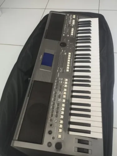 Yamaha PSR-S670 