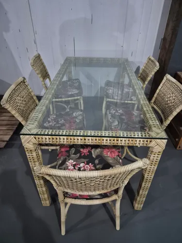 Mesa de jantar alumínio e vidro