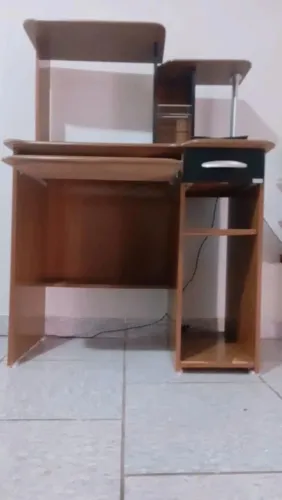 Vende-se uma Escrivaninha 