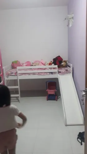 Cama infantil com escorregador 