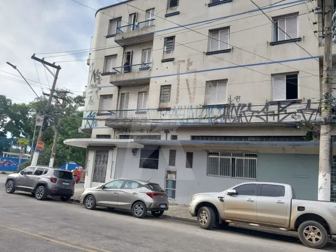 Apartamento com 2 quartos, sala, sacada, cozinha, banheiro e área de serviço