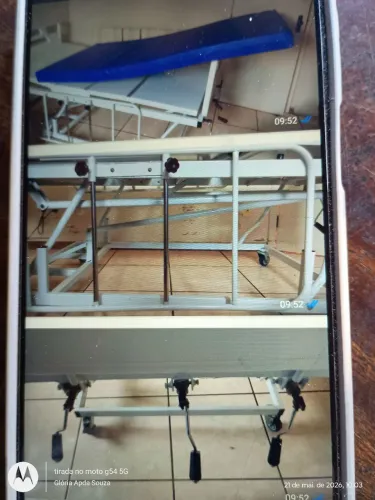 Cama hospitalar de 3 manivelas com apenas 6 meses de uso, vai com colchão próprio