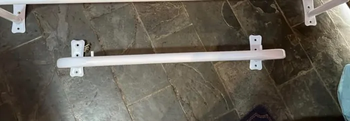 Arara de parede para loja