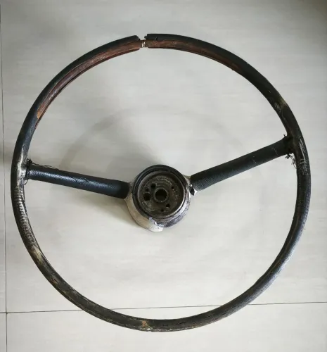 Volante Corcel 71 *PARA RESTAURAR*