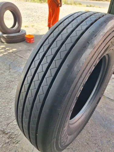 Pneu 295 80R22.5 Continental (reformado)