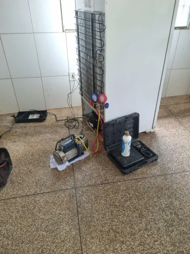 Manutenção e conserto de centrais de ar,geladeiras,frizzeer,bebedouros etc...