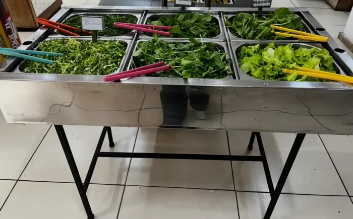 Buffet Self Service para salada, capacidade para 6 cubas.