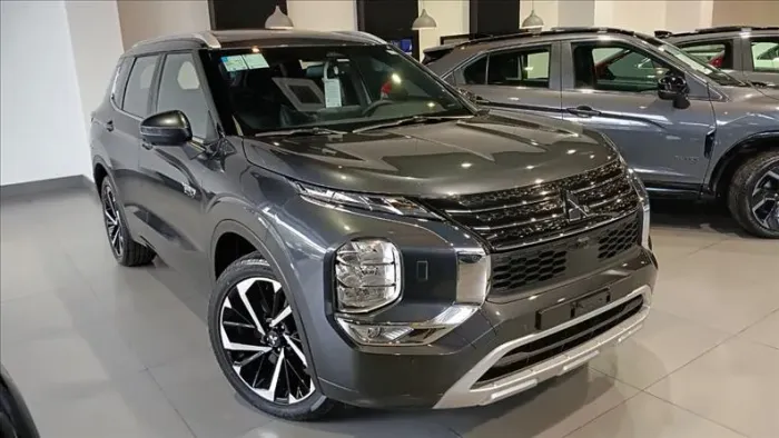 Mitsubishi Outlander Signature 2.4 4X4 AUT (híb) 2026